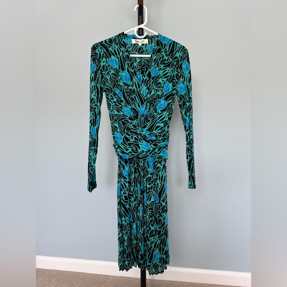 DVF Brenda Mesh Knee-Length Dress in size Small (never worn)